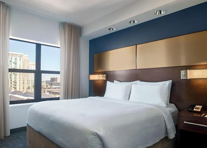 By Marriott Downtown/university Hotel 3*