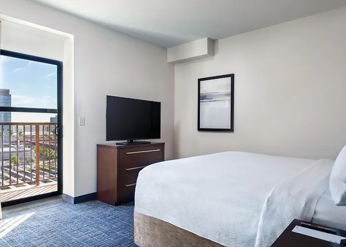 By Marriott Downtown/university Hotel