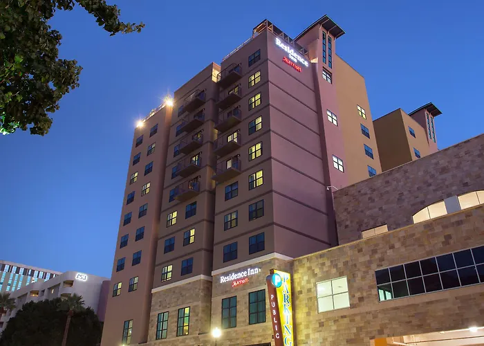 By Marriott Downtown/university Hotel