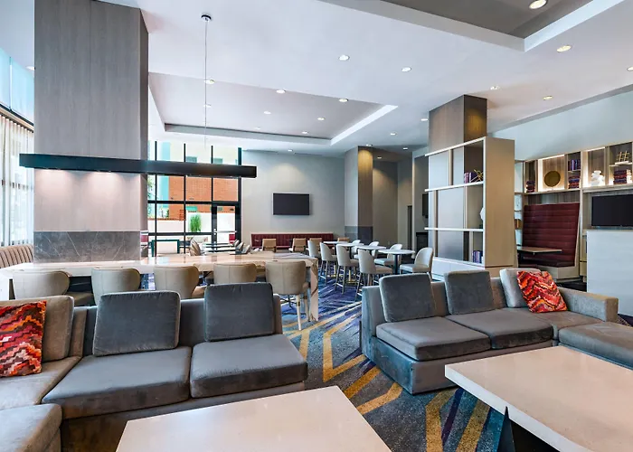 Hotel By Marriott Downtown/university 3*