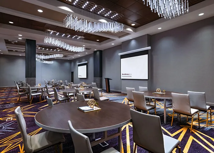By Marriott Downtown/university Hotel