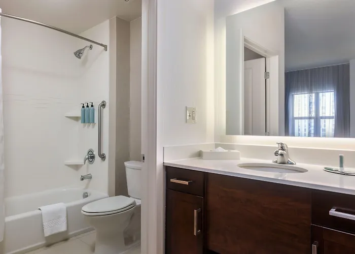 By Marriott Downtown/university 3*